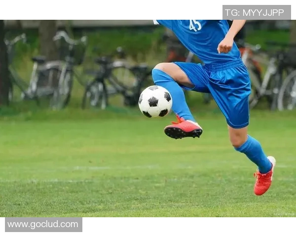 足球明星O型腿的秘密与挑战如何影响他们的职业生涯与形象