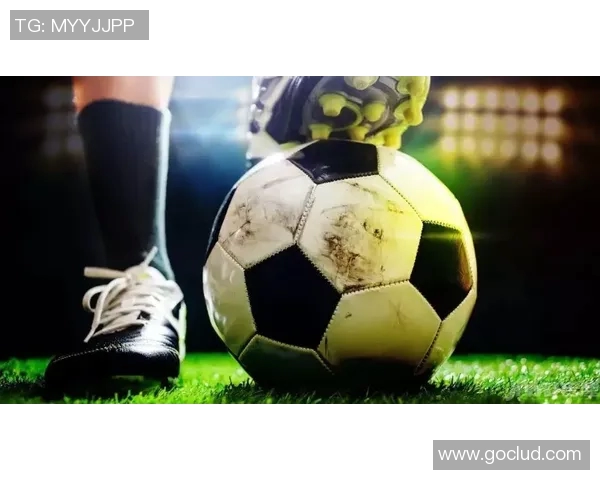 足球明星官方海报高清展示让你领略球场风采与激情瞬间的完美结合